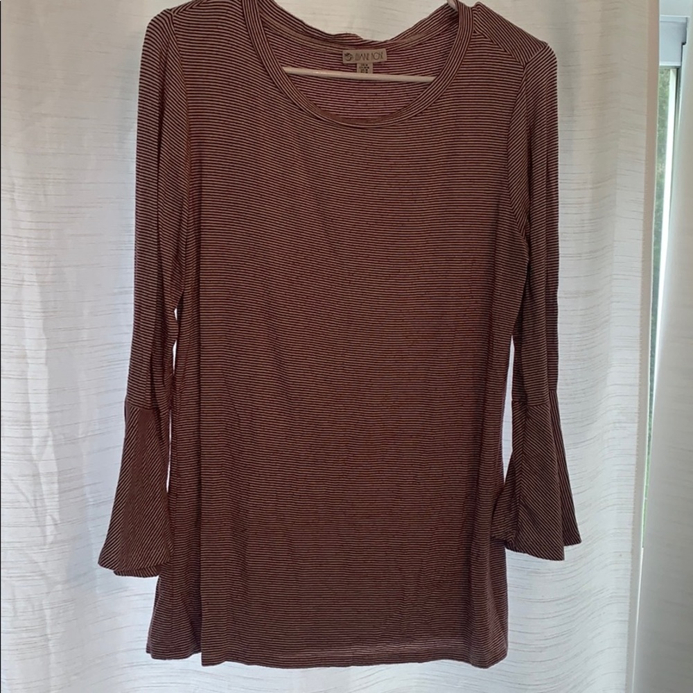 Flowly sleeves long sleeve top!